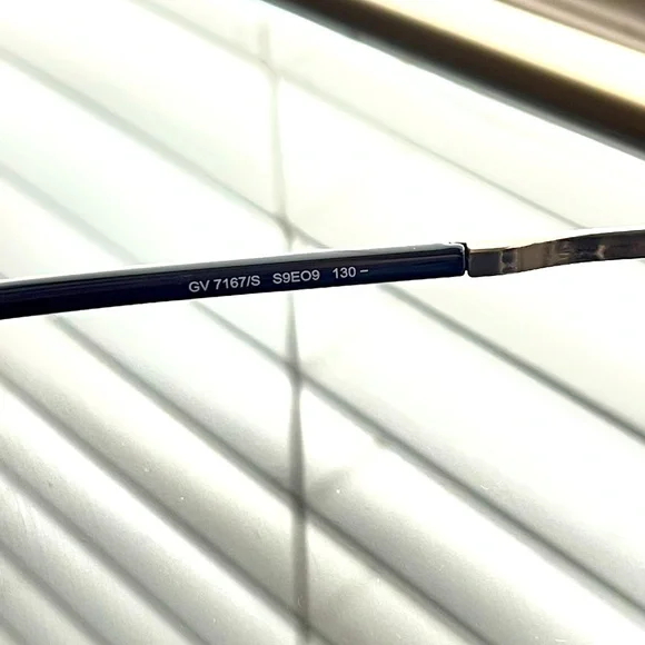 New Unisex Givenchy Sunglasses - Picture 8 of 11